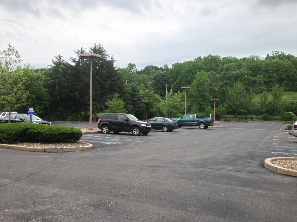 Super 8 By Wyndham State College Motel Exterior foto